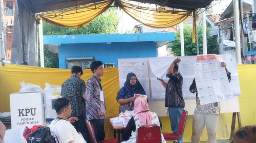 Usai Rekapitulasi di Petojo Selatan Jakpus, Kotak Suara Dibawa ke Kantor Kelurahan