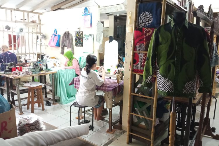 Seorang perempuan bernama Lisa Farida (44) rela resign dari pekerjaan tersebut demi memberdayakan penyandang disabilitas untuk bersama-sama mengembangkan UMKM fesyen. Bagi Lisa, uang bukan segalanya. Pekerjaan yang sudah mapan pun ia tinggalkan demi memberdayakan penyandang disabilitas.