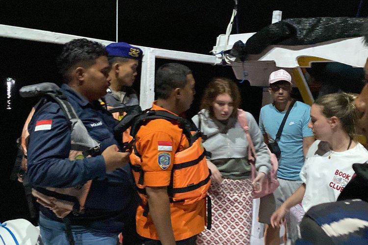 Tim SAR Evakuasi 2 WN Spanyol, Diduga Keracunan Saat Berlayar ke Pulau Padar