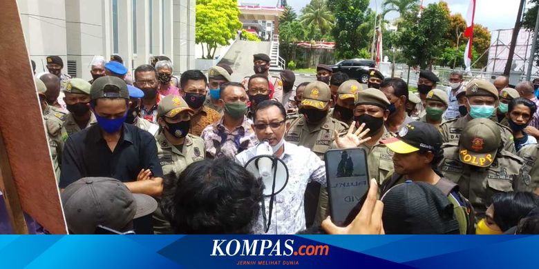 "Kalau Warga Melanggar Dihukum, Mengapa Pejabat yang Tidak Mengindahkan Protokol Kesehatan Tak Diberi Sanksi?"