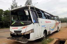 Bus Rombongan Jemaah Pengajian Ditabrak Truk, Satu Orang Tewas