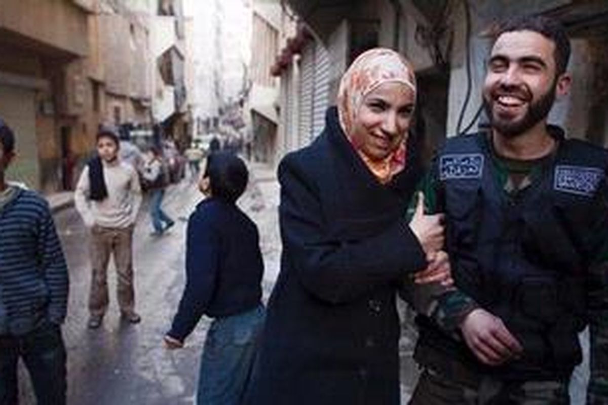 Yusef dan Ghada menjalani kisah cinta yang penuh liku dan perjuangan di tengah perang yang menghancurkan kota Aleppo, Suriah. 