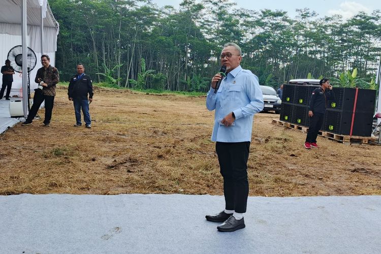 Posisi Tawar Nelayan Masih Lemah, Zulhas Genjot Kampung Nelayan Merah Putih