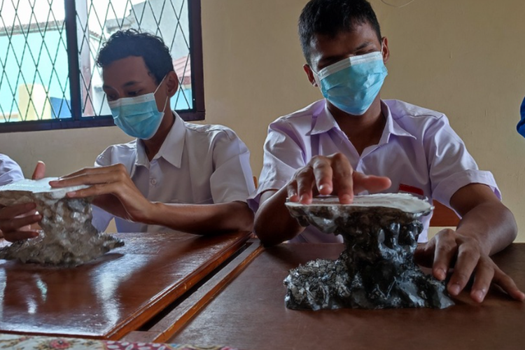 Tim dosen Program Studi Sains Atmosfer dan Keplanetan (SAP) Institut Teknologi Sumatera (Iitera) Lampung membuat media pembelajaran khusus.