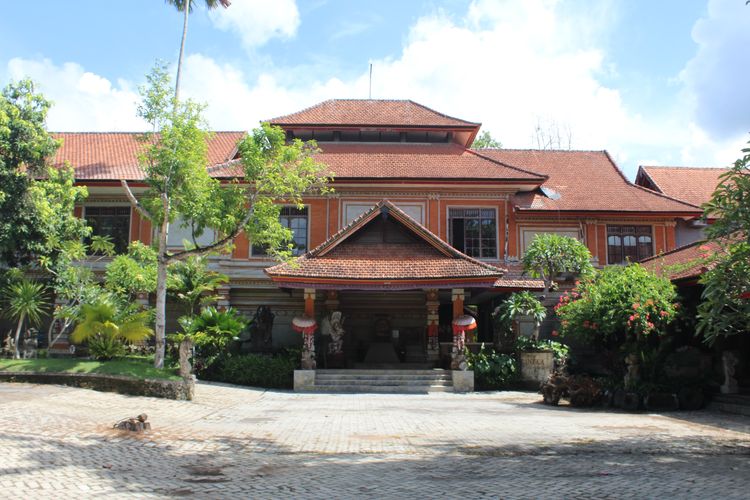 Neka Art Museum atau Museum Seni Neka di Kabupaten, Gianyar, Bali.