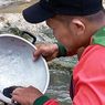Berbondong-bondong Cari Emas di Sungai Keboireng, Warga Tulungagung: Ternyata Sulit, Ukurannya Sangat Kecil