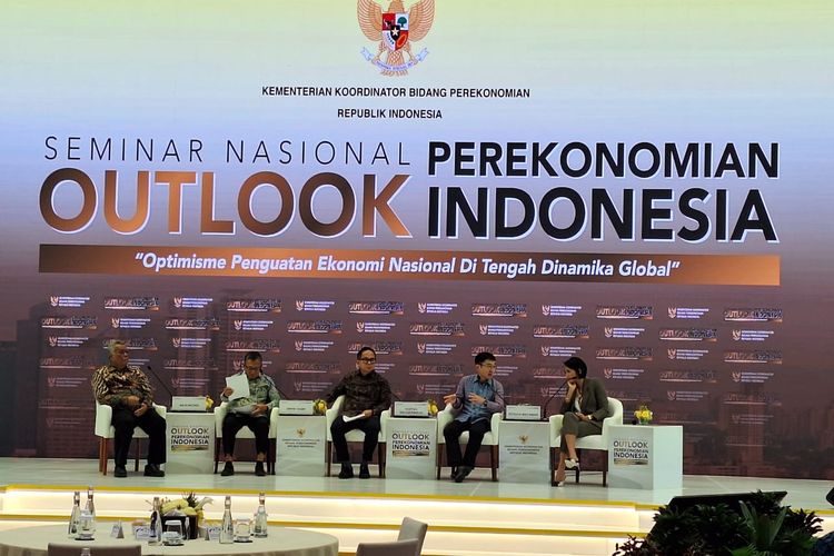 Acara Seminar Nasional Outlook Pereonomian Indonesia 2024, Jumat (22/12/2023).