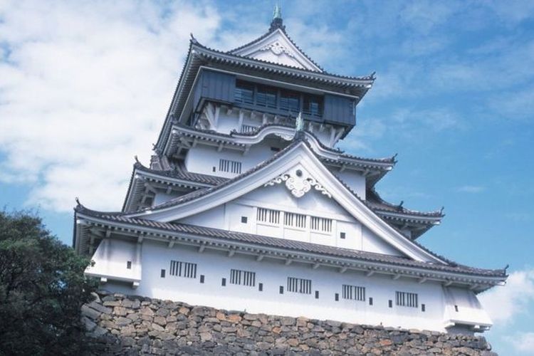 Terkenal dengan kastel dari abad ke-17, Kokura kemudian bergabung dengan kota terdekatnya, Kitakyushu pada tahun 1963.