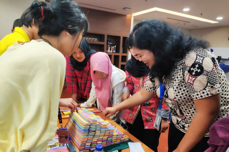 Fakultas Ilmu Pendidikan Universitas Sampoerna menggelar pameran Concrete - Pictorial - Abstract Approach yang menjadi salah satu bentuk asesmen mahasiswa semester 4 program studi Ilmu Matematika di kampus Universitas Sampoerna, Jakarta (26/3/2019).