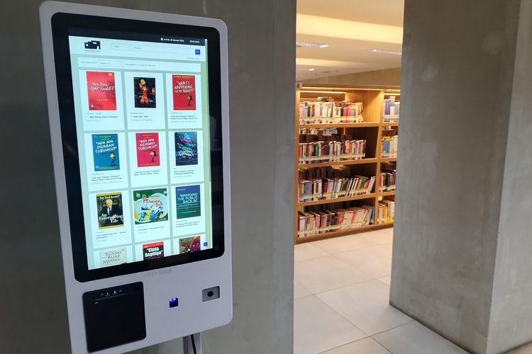 Mesin pencari buku di Perpustakaan Jakarta, Taman Ismail Marzuki, Menteng, Jakarta Pusat, Jumat (26/1/2024).