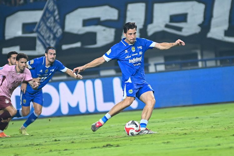 Hasil HT Persib Vs Persik 2-0: Penalti Haye dan Jung Bawa Maung Unggul