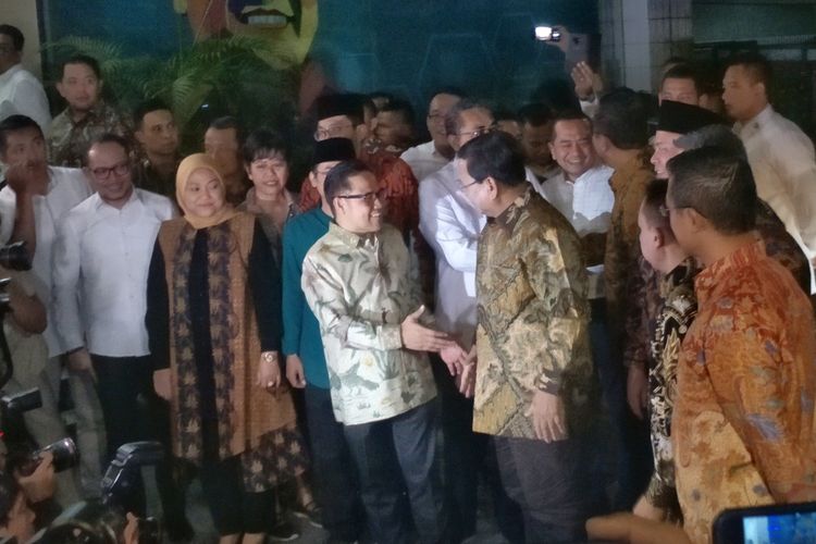 Ketua Umum Partai Gerindra Prabowo Subianto bertemu dengan Ketua Umum Partai Kebangkitan Bangsa (PKB) Muhaimin Iskandar atau yang akrab disapa Cak Imin, Senin (14/10/2019).