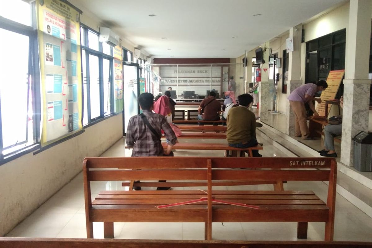 Suasana pengurusan SKCK untuk keperluan pemberkasan CPNS 2019 di Polres Metro Jakarta Selatan pada Rabu (4/11/2020) siang. syarat perpanjang SKCK, persyaratan perpanjang SKCK, perpanjang SKCK online