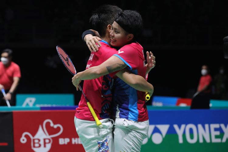 Apriyani Rahayu dan Siti Fadia Silva Ramadhanti usai bertanding di babak semifinal Malaysia Open 2022 pada Sabtu (2/7/2022) sore WIB.