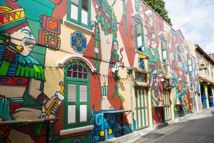 Karya seni mural yang hadir di sepanjang Haji Lane, memberikan nuansa ekletik yang unik pada kawasan ini 