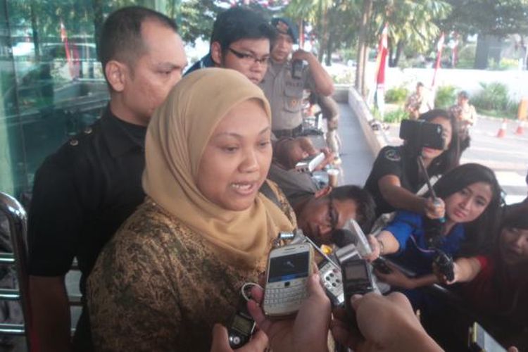 Politisi PKB, Ida Fauziah, usai memberikan keterangan kepada penyidik di Gedung KPK, Jalan Rasuna Said, Jakarta, Senin (18/8/2014). Politisi asal PKB itu diperiksa sebagai saksi untuk tersangka mantan Menteri Agama Suryadharma Ali dalam kasus penyelenggaraan haji.