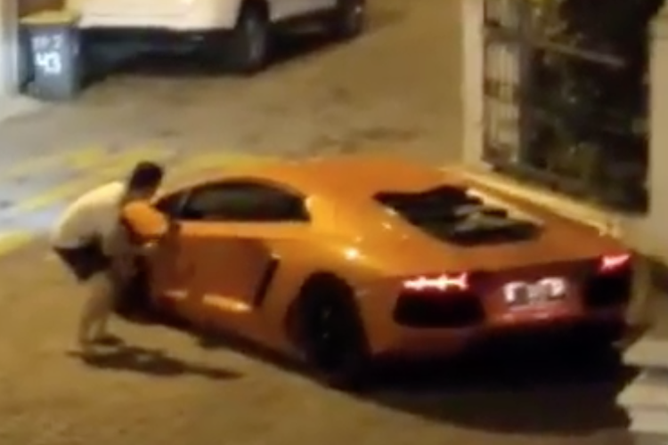 Pengemudi Lamborghini geber mobil di malam hari