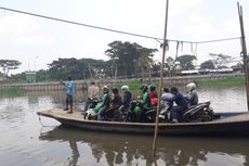 Sensasi Menyeberang dengan Perahu Eretan di Muara Karang...