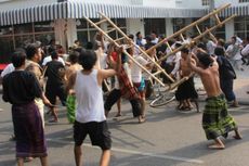 Warga Surabaya Peringati Insiden Perobekan Bendera Belanda di Hotel Orange