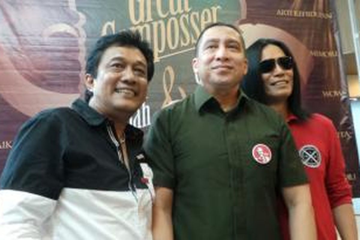 Oddie Agam, Seno M Hardjo, dan James F Sundah (dari kiri ke kanan) diabadikan usai jumpa pers rencana penggarapan album The Great Composers, di kawasan Kemang, Jakarta Selatan, Senin (2/3/2015).