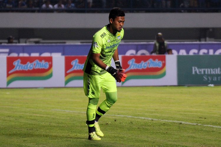 Muhammad Natshir Fadhil Mahbuby saat tampil membela Persib Bandung dalam lanjutan pertandingan Liga 1 2018 menghadapi Mitra Kukar, di Stadion Gelora Bandung Lautan Api (GBLA), Kota Bandung. 