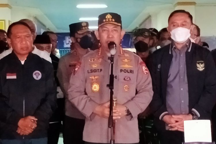 Kapolri Jenderal Listyo Sigit Prabowo di Stadion Kanjuruhan, Kabupaten Malang, Minggu (2/10/2022)
