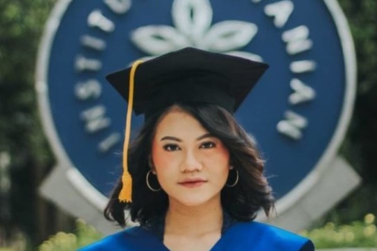 Nitya Ade Santi yang jadi lulusan doktor termuda dari Prodi Ilmu Pengelolaan Hutan (IPH), Fakultas Kehutanan dan Lingkungan (Fahutan) IPB University.