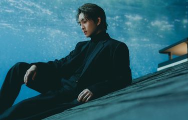 Onew dalam foto teaser album Circle