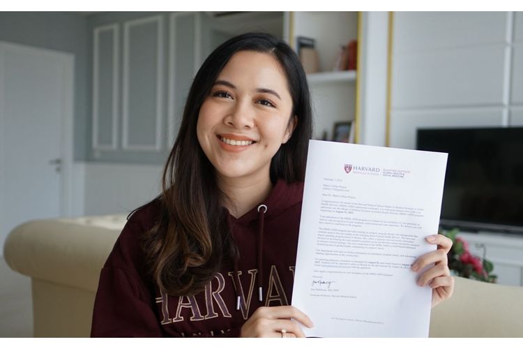 Maria Celline Wijaya, alumnus Unair yang lolos kuliah di Harvard dan menjadi dokter di Usia 19 tahun. 