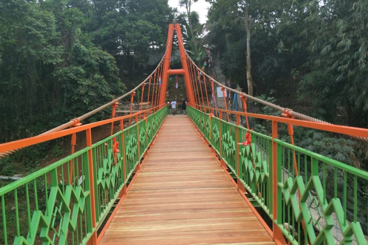 Jembatan Wiratman Karkasa yang menjadi pengganti jembatan gantung Indiana Jones di RT 012 RW 002 Kelurahan Srengseng Sawah, Jagakarsa, Jakarta Selatan, diresmikan, Kamis (16/8/2018).