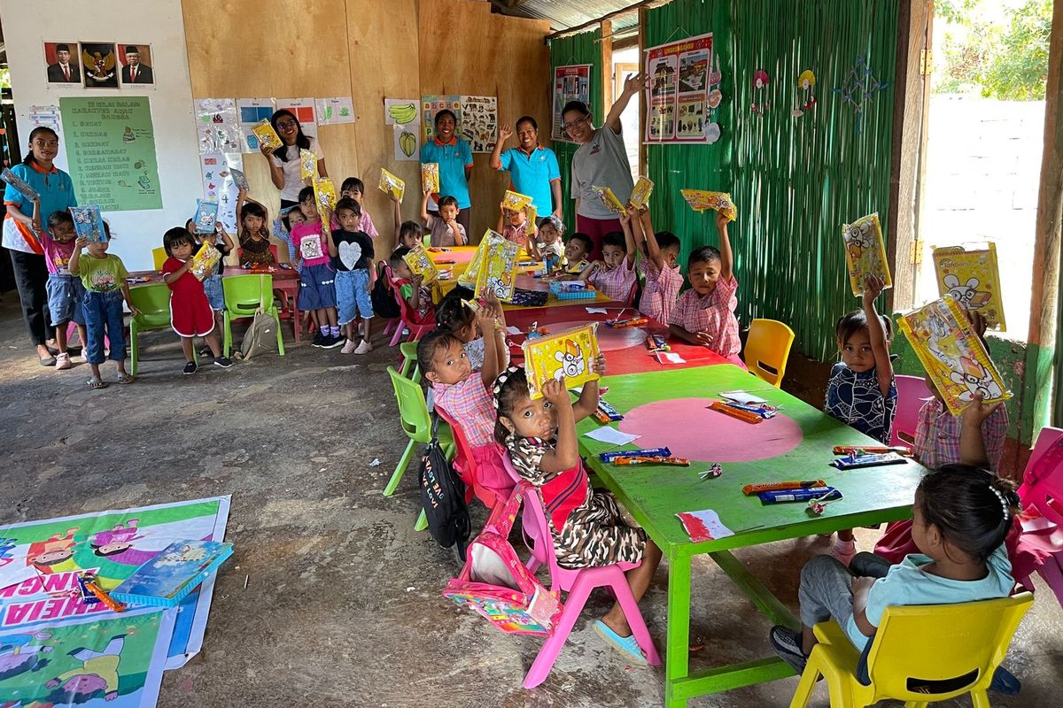 Bantuan Tinung Rambu untuk pendidikan anak-anak di NTT
