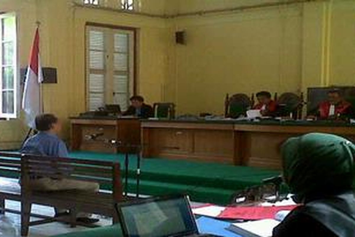 Mantan anggota Badan Anggaran (Banggar) Dewan Perwakilan Rakyat Daerah (DPRD) Sulsel periode 2004-2009, Baso Hamzah memberikan kesaksian di sidang Tindak Pidana Korupsi (Tipikor) Makassar terkait kasus korupsi Bantuan Sosial (Bansos) tahun anggaran 2008 sebesar Rp 8,8 miliar.