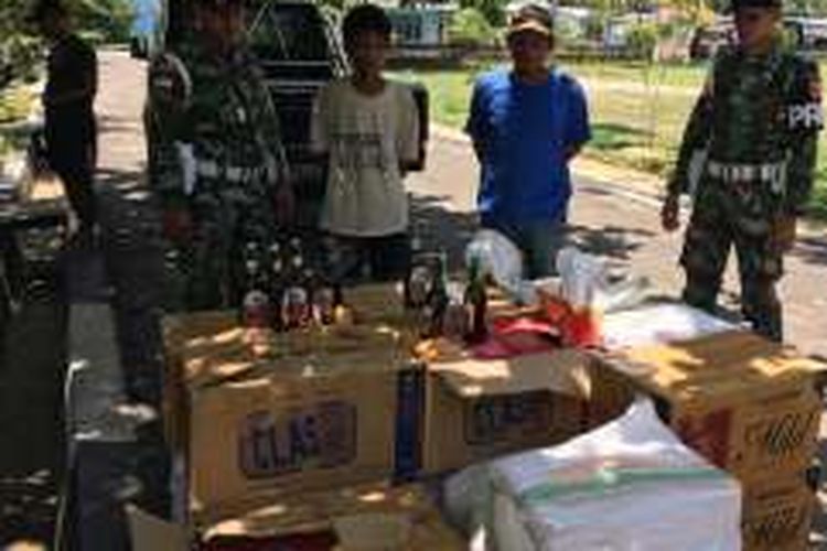 Ratusan miras ilegal diamankan oleh Satgas Pamtas Yonif 614 Raja Pandhita saat akan diselundupkan di Pelabuhan Tunon Taka Nunukan Senin (11/04/2016). 