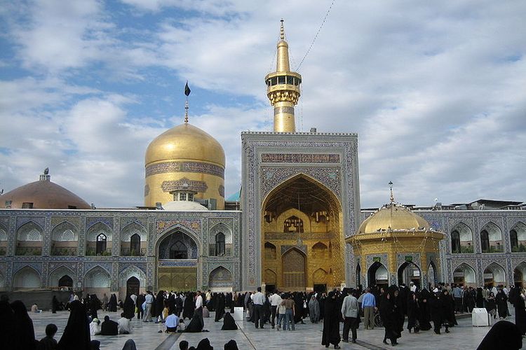 Kompleks makam Imam Reza di Kota Mashhad, Iran.