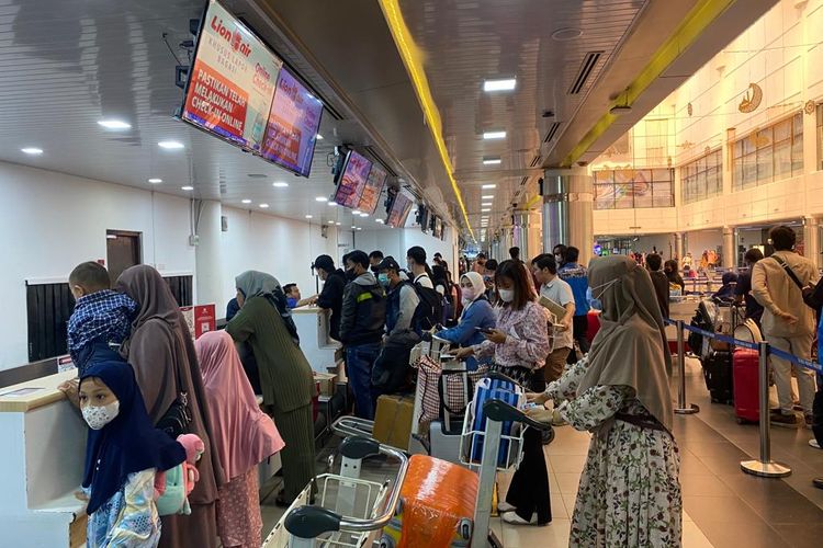 Jumlah penumpang pesawat yang terbang melalui Bandara Internasional Hang Nadim Batam, Kepulauan Riau, pada moment libur Natal dan Tahun Baru 2024 hingga saat ini telah mencapai 63.038 orang.