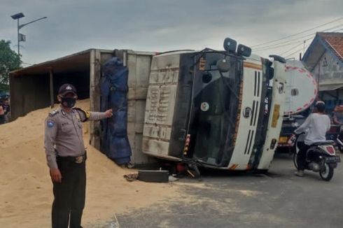 Video Viral Warga Jarah Muatan Truk yang Terguling, Ini Faktanya