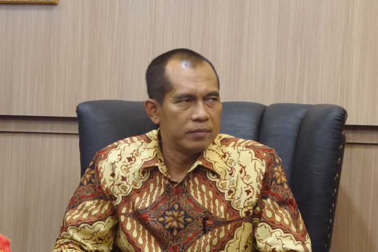 Kerua Komisi I DPR Abdul Kharis Almasyhari di Kompleks Parlemen, Senayan, Jakarta, Senin (27/11/2017).
