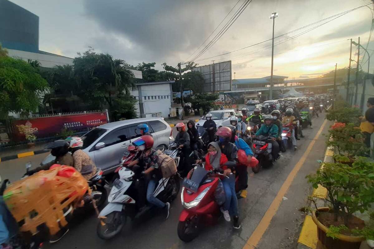 Pemudik Motor Berdatangan dari Sumatra di Pulau Jawa via Pelabuhan Merak