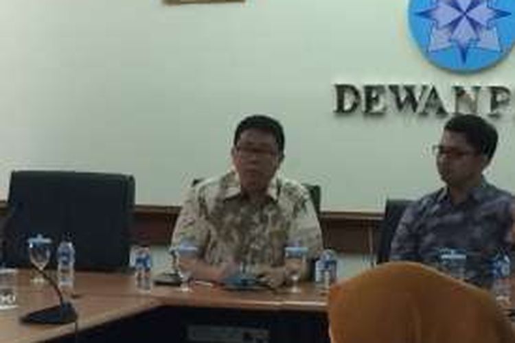 Ketua Dewan Pers, Yosep Adi Prasetyo di Gedung Dewan Pers, Jakarta, Jumat (9/12/2016).