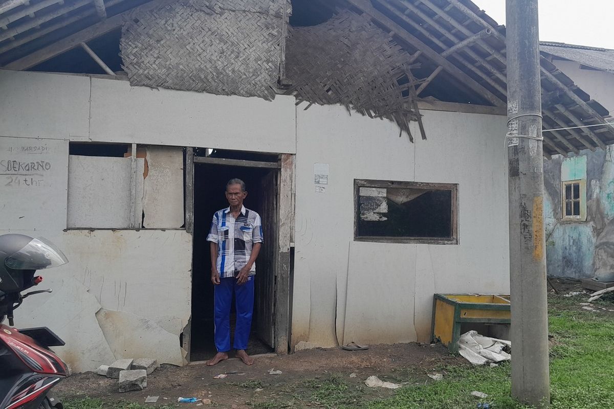 Sarta, kakek remaja di Karawang yang derita genitalia ambigua, Rabu (21/5/2025).