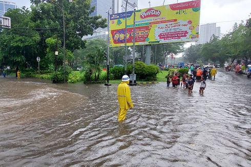 Jakarta Hujan Deras, Simpang Gandaria City Banjir 30 Cm