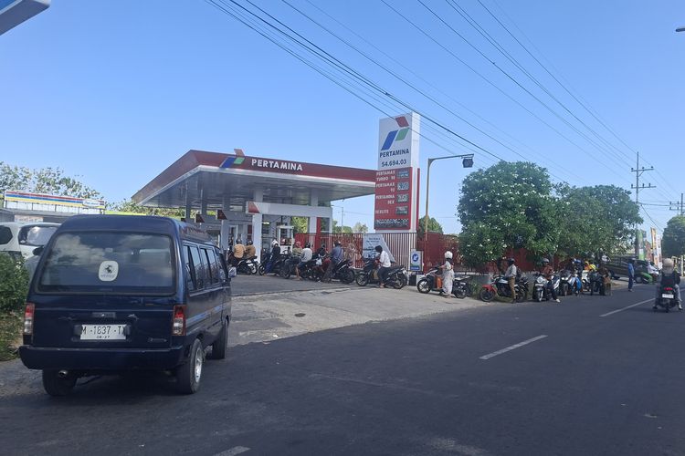 Antrean Panjang Terjadi di Sejumlah SPBU Sumenep, Kuota BBM Dibatasi