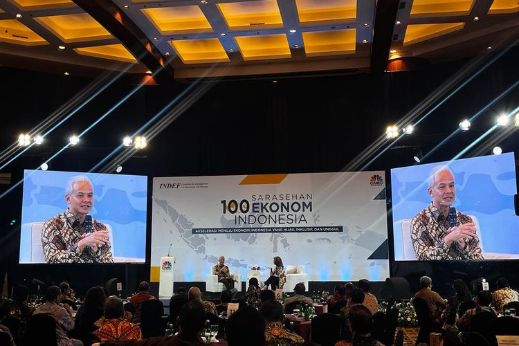 Bakal Calon Presiden (capres) Ganjar Pranowo dalam acara Sarasehan 100 Ekonom Indonesia di Jakarta, Rabu (8/11/2023).