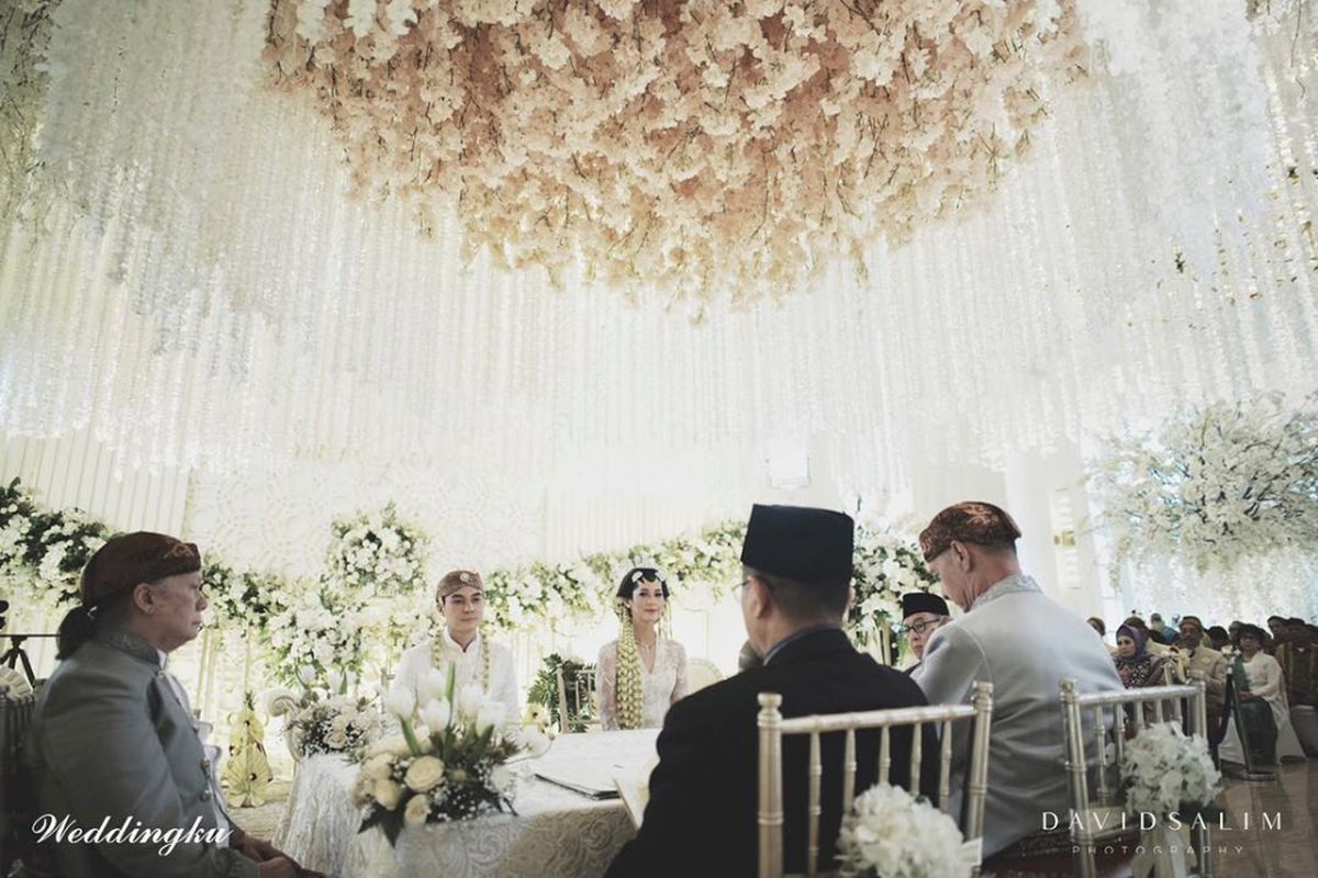 Artis peran Baim Wong dan model Paula Verhoeven melangsungkan akad nikah di Gedung Tribrata, Kebayoran Baru, Jakarta Selatan, Kamis (22/11/2018)