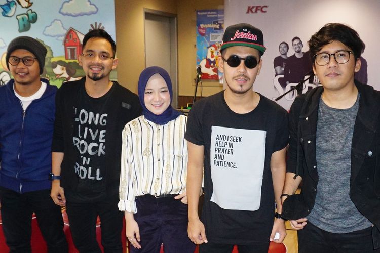 Grup band religi Sabyan Gambus dalam jumpa pers album Bismillah di KFC Tugu Tani, Jakarta Pusat, Jumat (3/5/2019).
