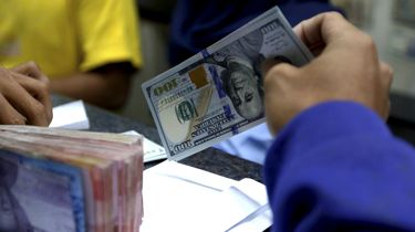 Rupiah Diproyeksi Sentuh Rp 17.300-an Saat Iran Buka-Tutup Selat Hormuz