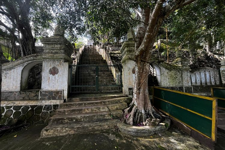 Pertapaan Kembang Lampir, di Panggang, Gunungkidul, DI Yogyakarta