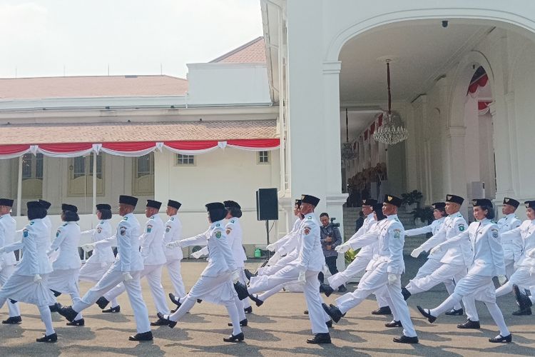 Paskibraka yang akan bertugas pada upacara HUT RI ke-78 di Istana Merdeka, Jakarta sedang melakukan geladi bersih pada Selasa (15/8/2023).