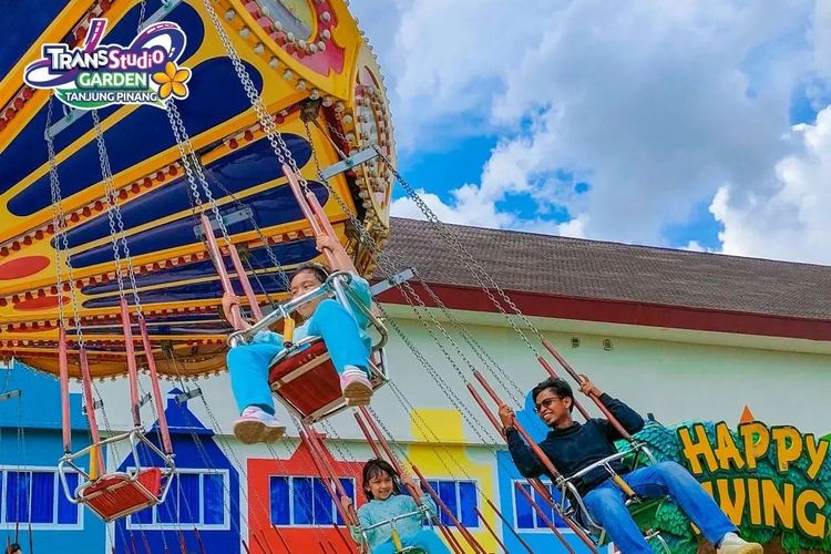 Wahana happy swing di Trans Studio Garden Tanjungpinang