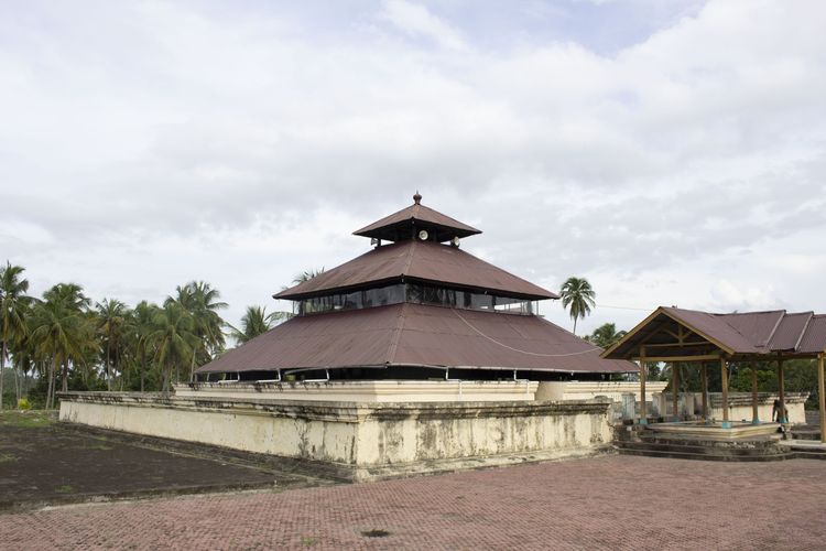 Ilustrasi Masjid Tua Indra Puri atau Indrapuri di Aceh.